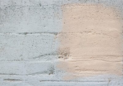 Descoperă semnificația visului de a zbura cu avionul.