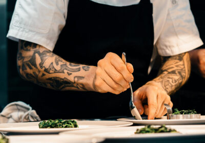 Programul de Școlarizare și Specializare Sustenabilă „România–India” – cetățeni indieni vin în România pentru a se califica în meseria de bucătar