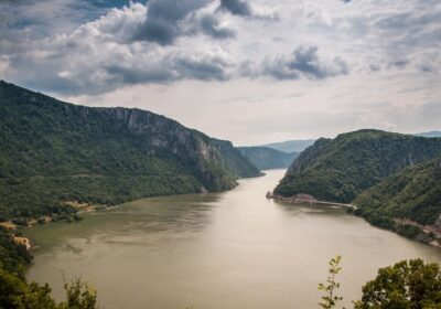 Ce să vezi în Mehedinți – peisaje spectaculoase pe Clisura Dunării