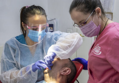 Implant dentar și anxietatea de tratament – cum o depășești