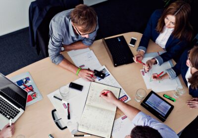 Ghid complet AHP Consulting: de la angajări la înființarea firmei