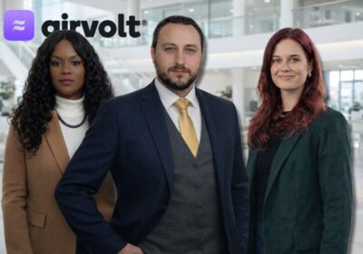 Airvolt Inc. își consolidează leadershipul global prin numirile Angelei Mincey, Chief Operations Offficer, și ale lui Alice Alieva, Advisor pentru Relația cu Investitorii   Austin, TX – Middletown, DE – Bucharest, RO – Istanbul, TR — Airvolt Inc., compania de tehnologie media și infrastructură pentru aer curat care redeﬁnește publicitatea out-of-home responsabilă, anunță astăzi numirea Angelei Mincey, MBA în funcția de Co-Fondator și Director Operațional (Chief Operating Ofﬁcer), precum și a lui Alice Alieva în rolul de Consilier Strategic pentru Relații cu Investitorii.  Aceste numiri reﬂectă angajamentul continuu al Airvolt de a construi o infrastructură durabilă, etică și pregătită pentru standarde instituționale, la intersecția dintre aer curat, media și încrederea publică.   Angela Mincey, MBA, numită Co-Fondator și Director Operațional