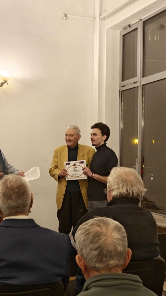 Autorul a primit premiul pentru Carte de debut din partea Ligii Scriitorilor din România