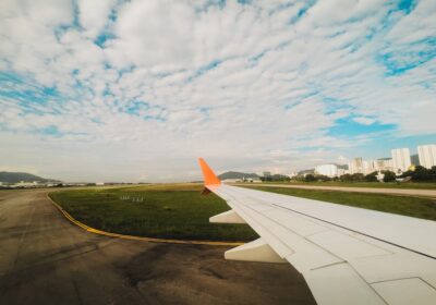 Găsește bilete de avion ieftine cu alerte de preț intelligente