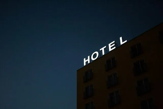 Photo hotel booking tips
